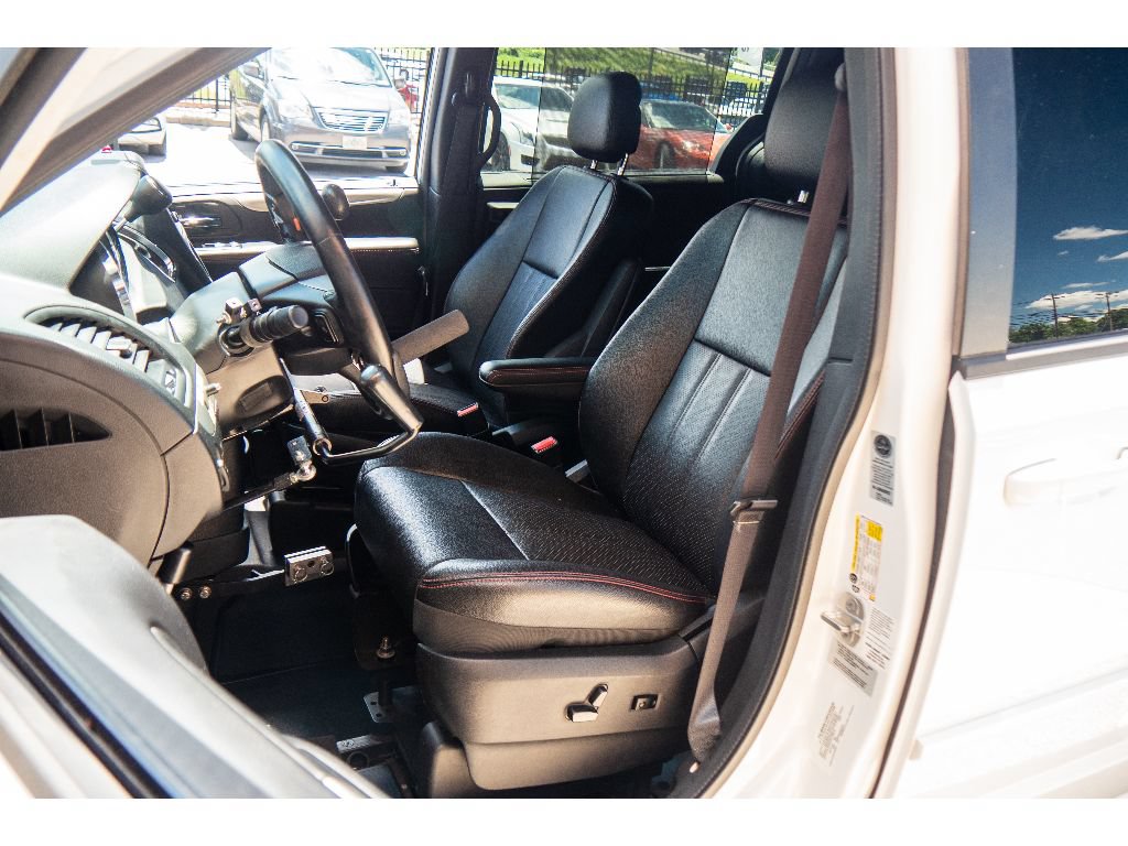 Used 2015 Dodge Grand Caravan R/T w/ Safety Sphere Group FWD image 12
