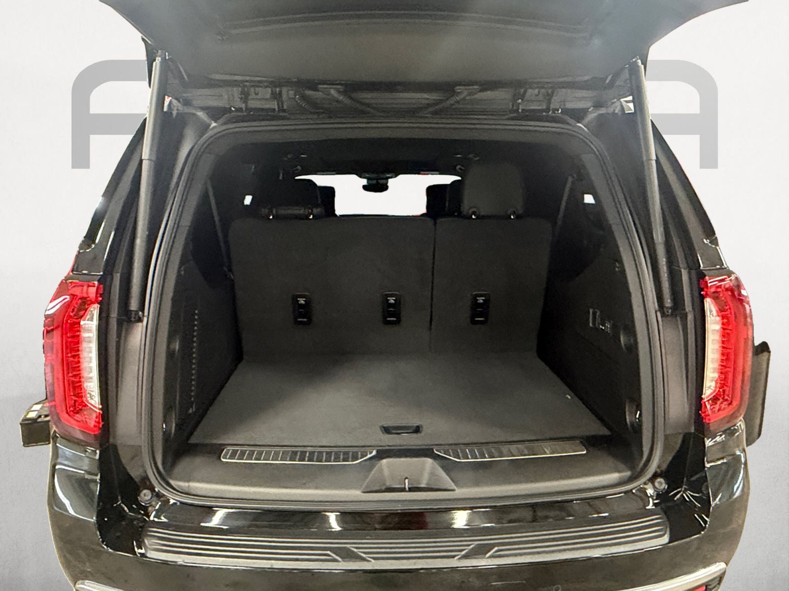 Used 2024 GMC Yukon XL Denali w/ Advanced Technology Package RWD image 16