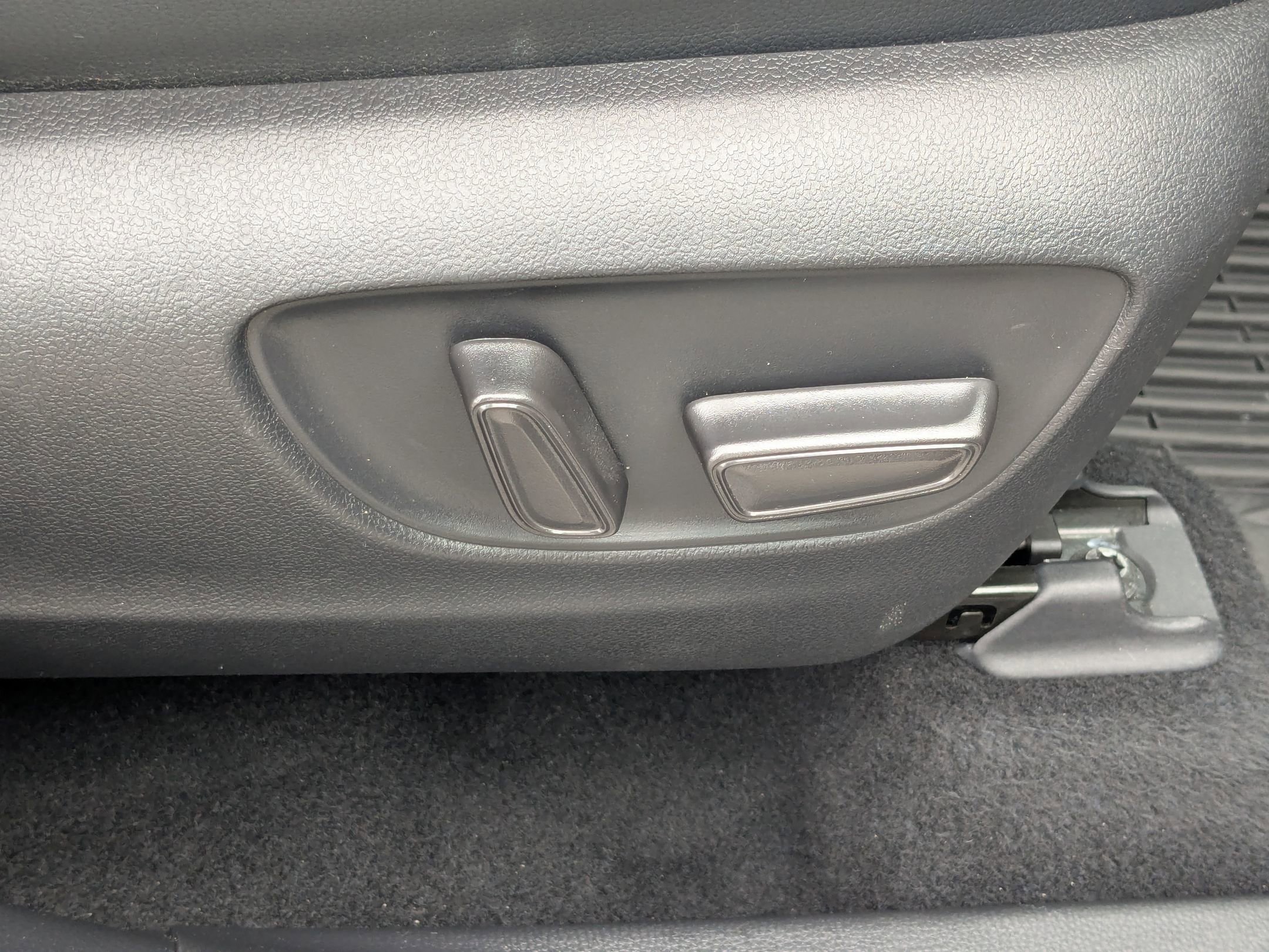 Used 2022 Toyota Highlander XLE image 38