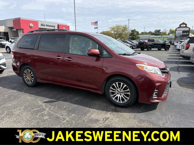 Used 2018 Toyota Sienna XLE Premium FWD image 1