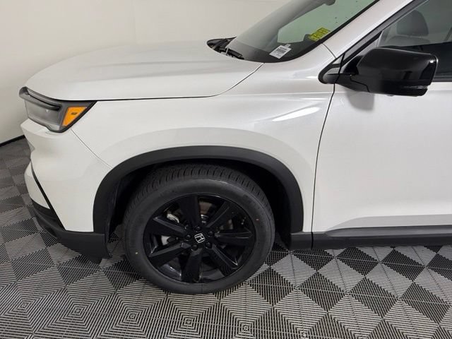Used 2025 Honda Pilot Black Edition image 12