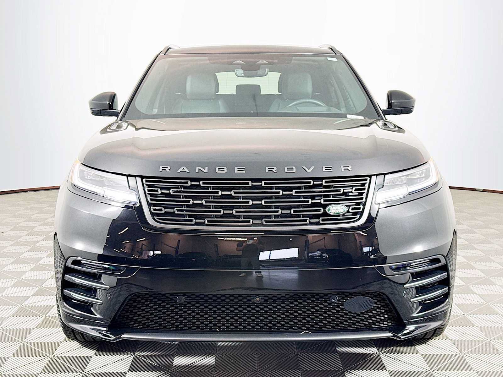 Used 2026 Land Rover Range Rover Velar Dynamic SE AWD/4WD image 2