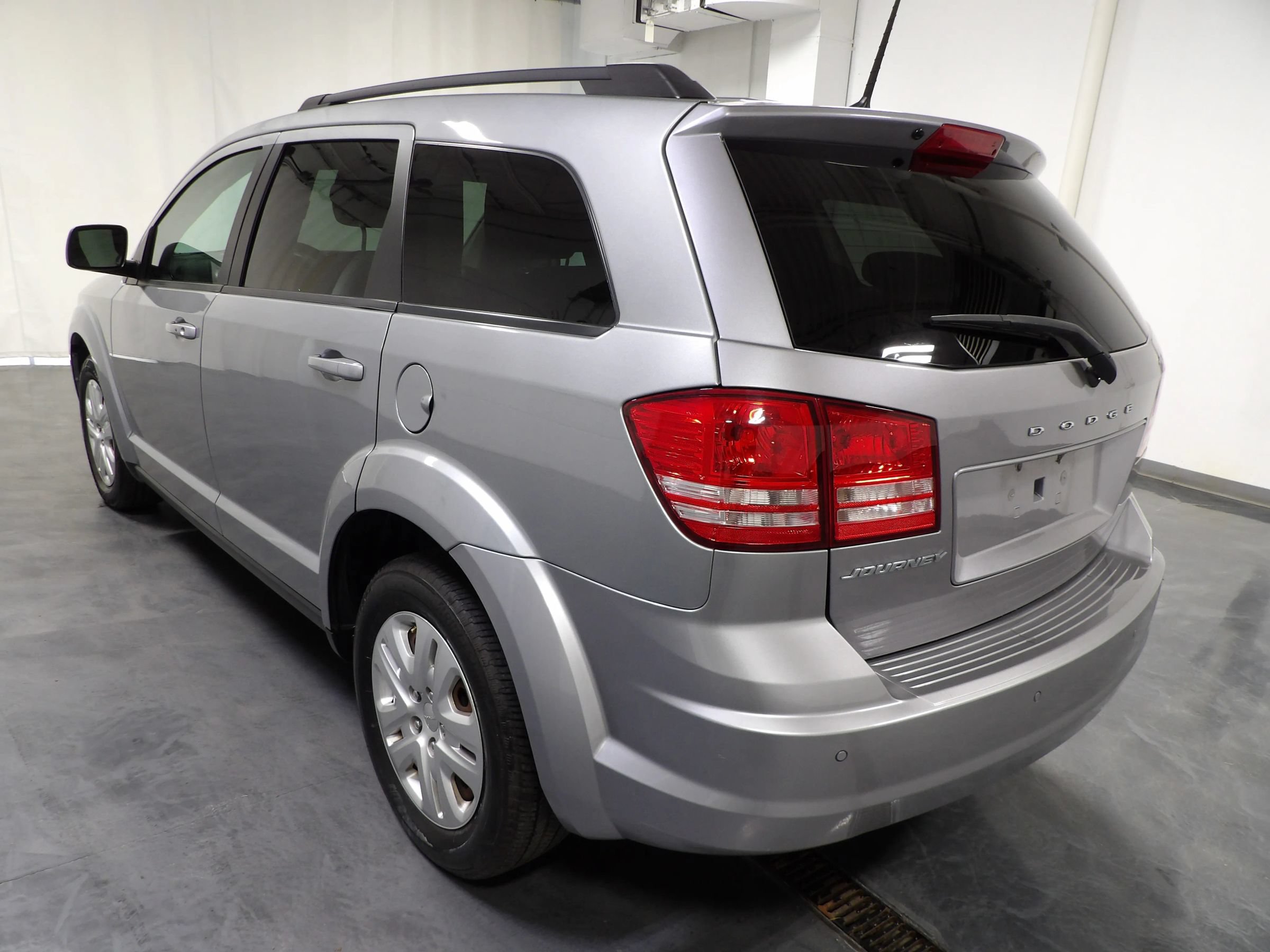 Used 2020 Dodge Journey SE FWD image 6