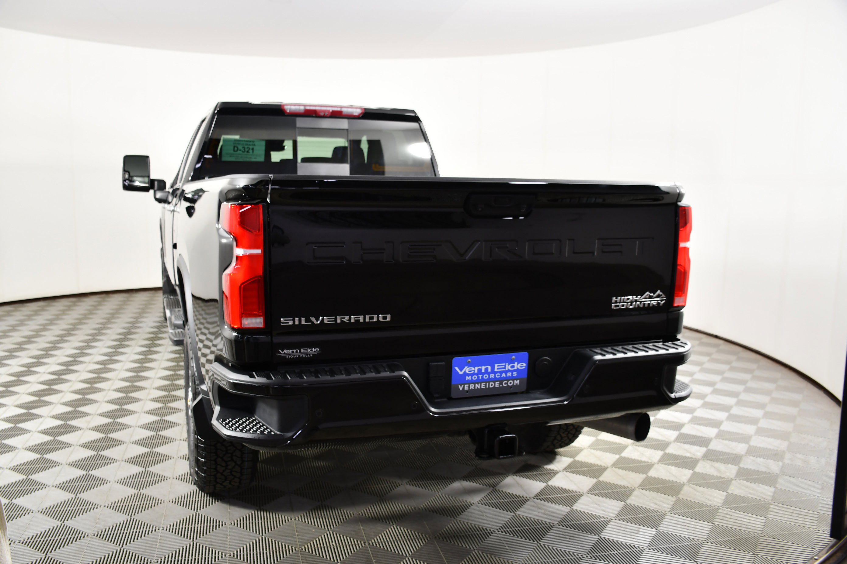 Used 2024 Chevrolet Silverado 3500 High Country w/ High Country Premium Package AWD/4WD image 7