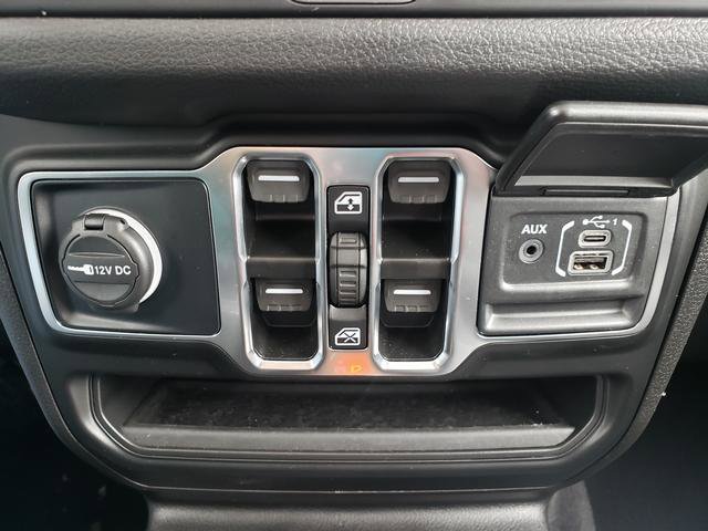 Used 2025 Jeep Wrangler Sport S image 19