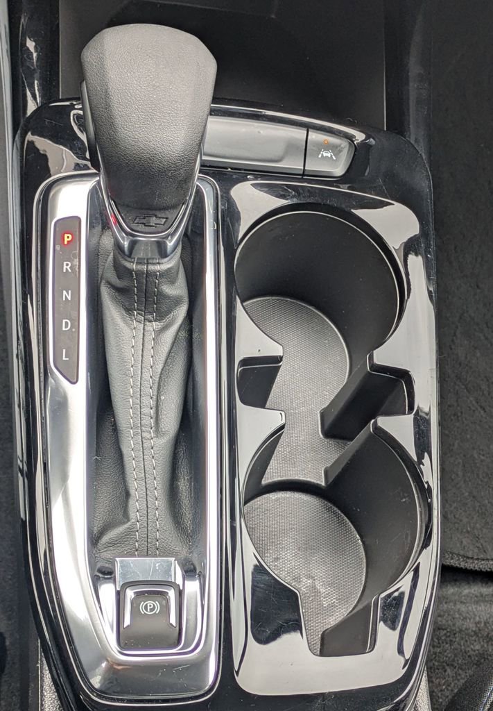 Used 2025 Chevrolet Trax LT w/ LT Convenience Package image 19