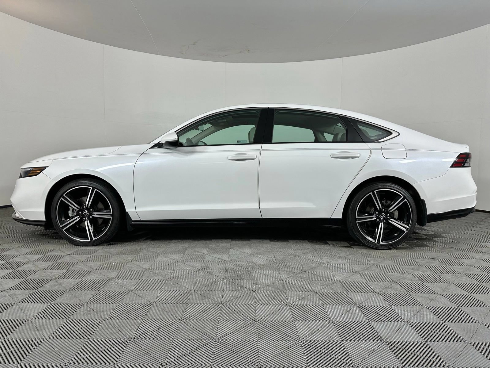 Used 2023 Honda Accord EX-L image 14