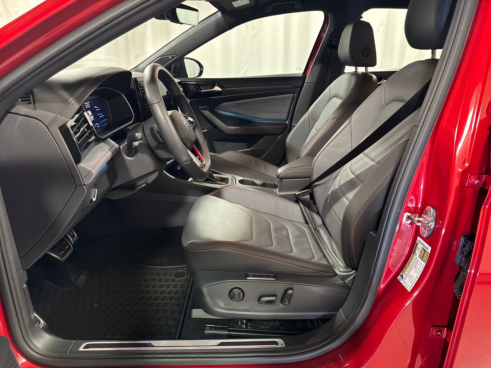 Used 2025 Volkswagen Jetta GLI Autobahn image 4