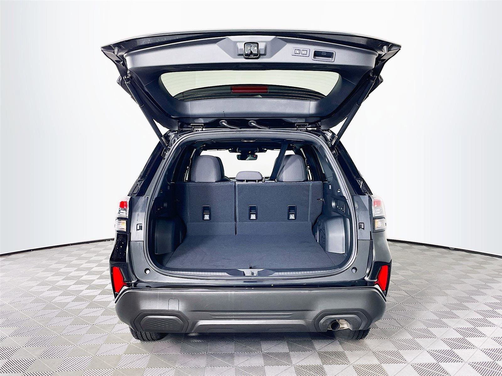 Certified 2025 Subaru Forester Premium image 29