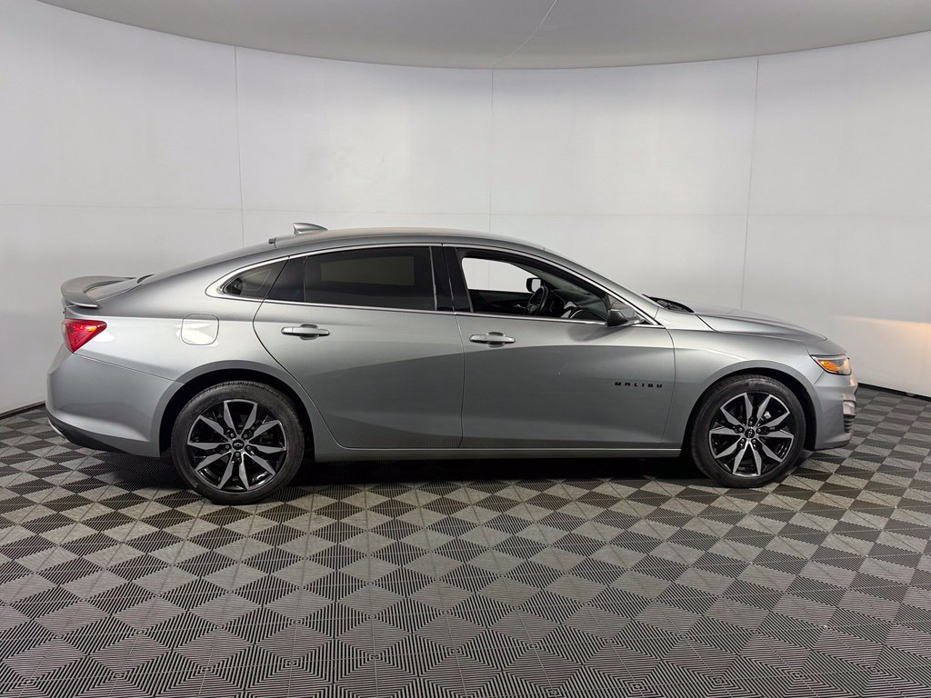 Used 2025 Chevrolet Malibu RS FWD image 4