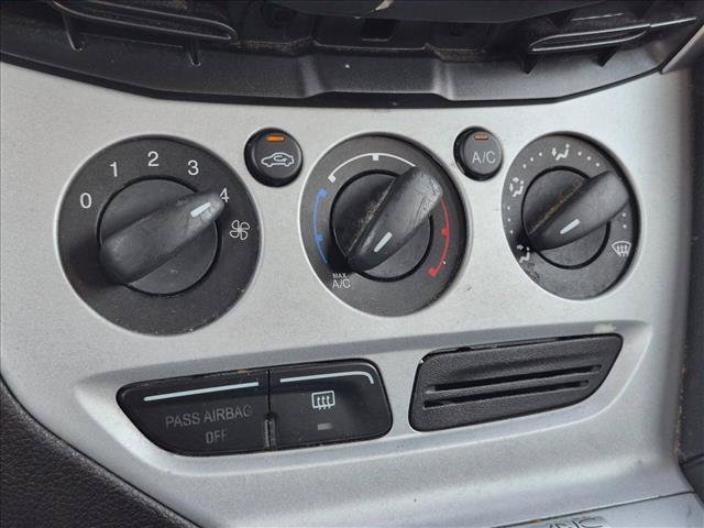 Used 2014 Ford Focus SE w/ SE Winter Package FWD image 13