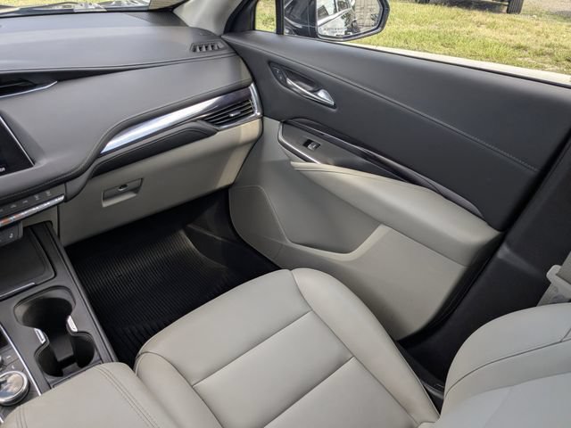 Used 2023 Cadillac XT4 Luxury w/ Cold Weather Package FWD image 21