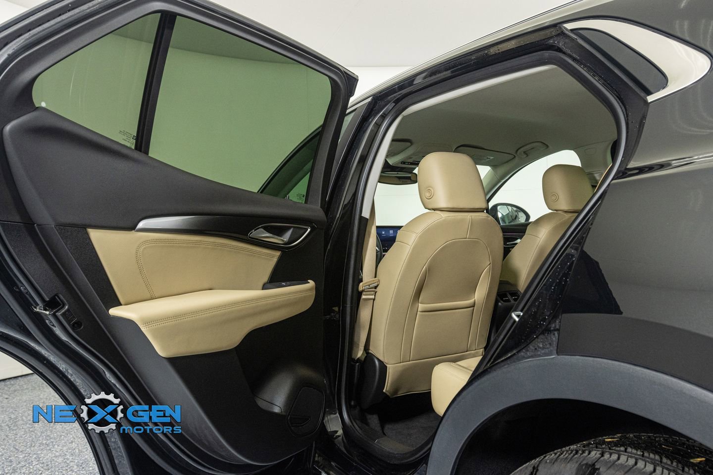 Used 2025 Buick Envision Preferred AWD/4WD image 23