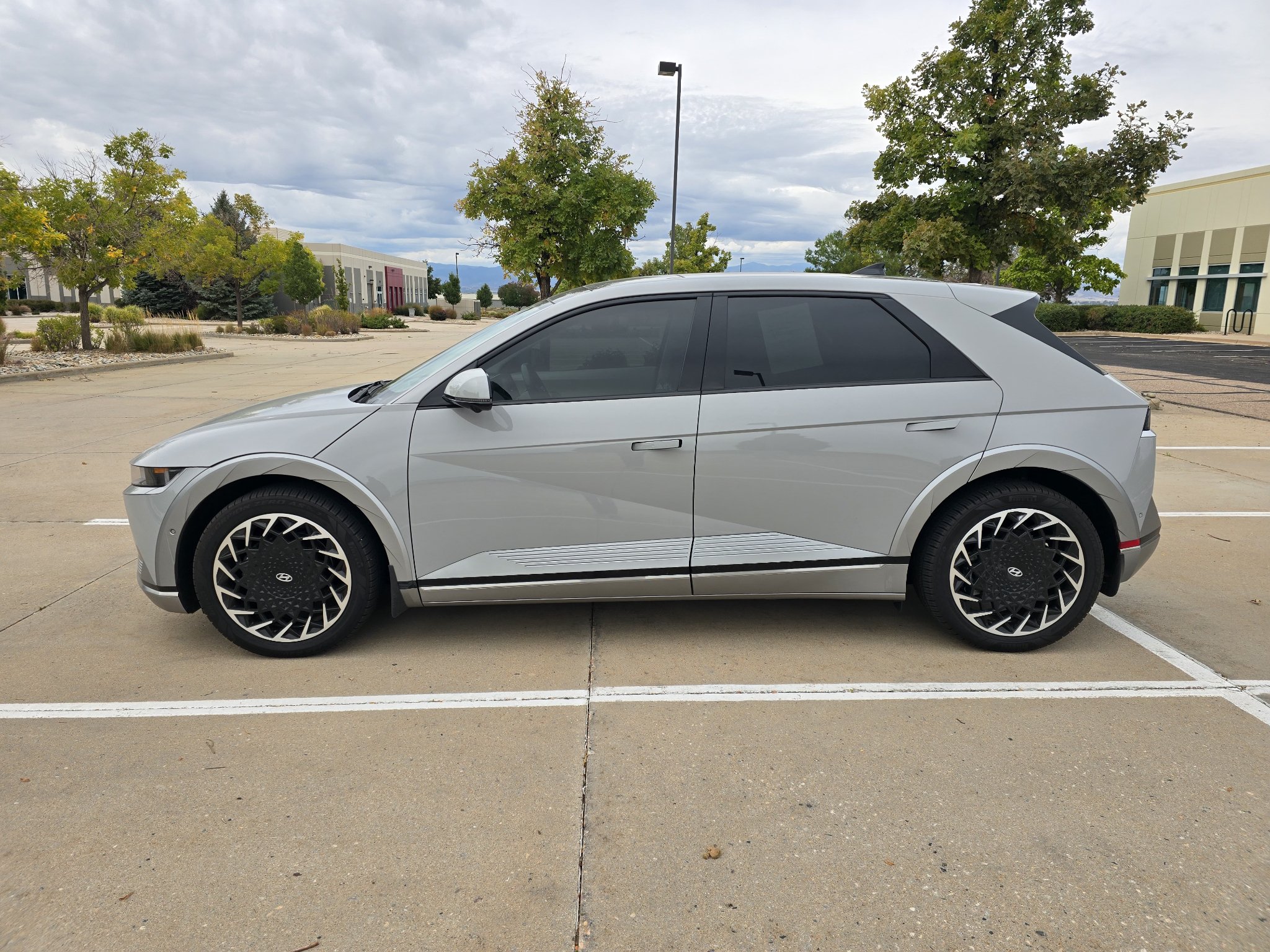 Used 2024 Hyundai Ioniq 5 Limited AWD/4WD image 2