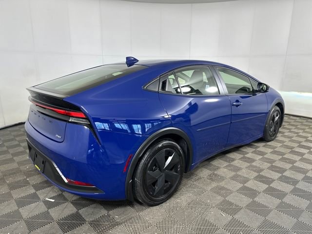Used 2025 Toyota Prius LE image 3