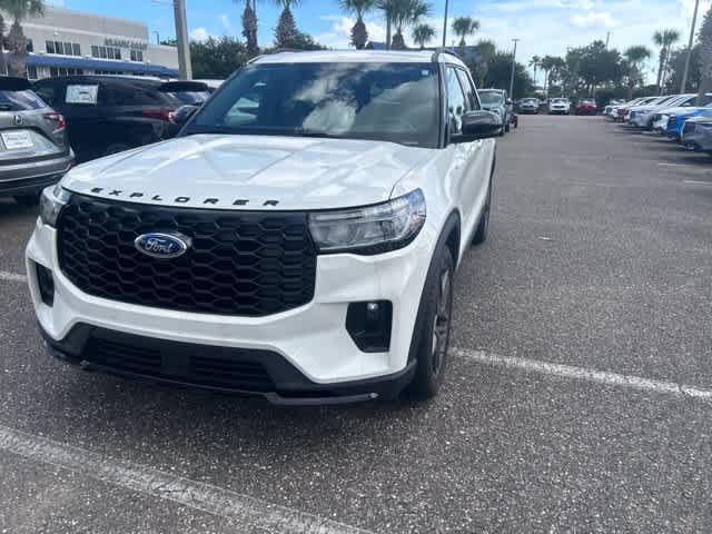 Used 2025 Ford Explorer ST-Line w/ Premium Package AWD/4WD image 4