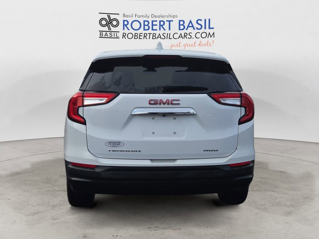 Used 2023 GMC Terrain SLE image 4