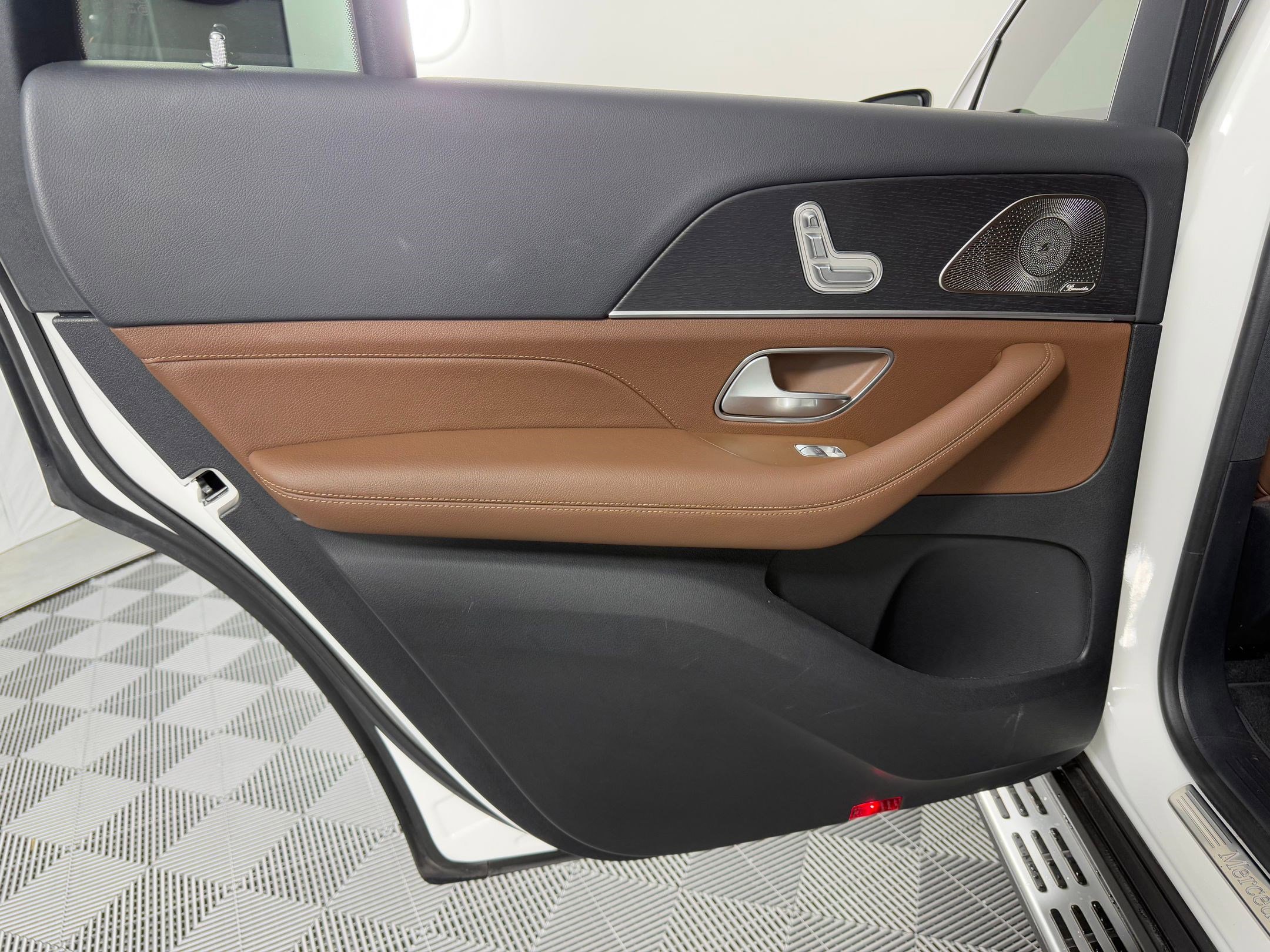 Used 2024 Mercedes-Benz GLS 450 4MATIC image 16