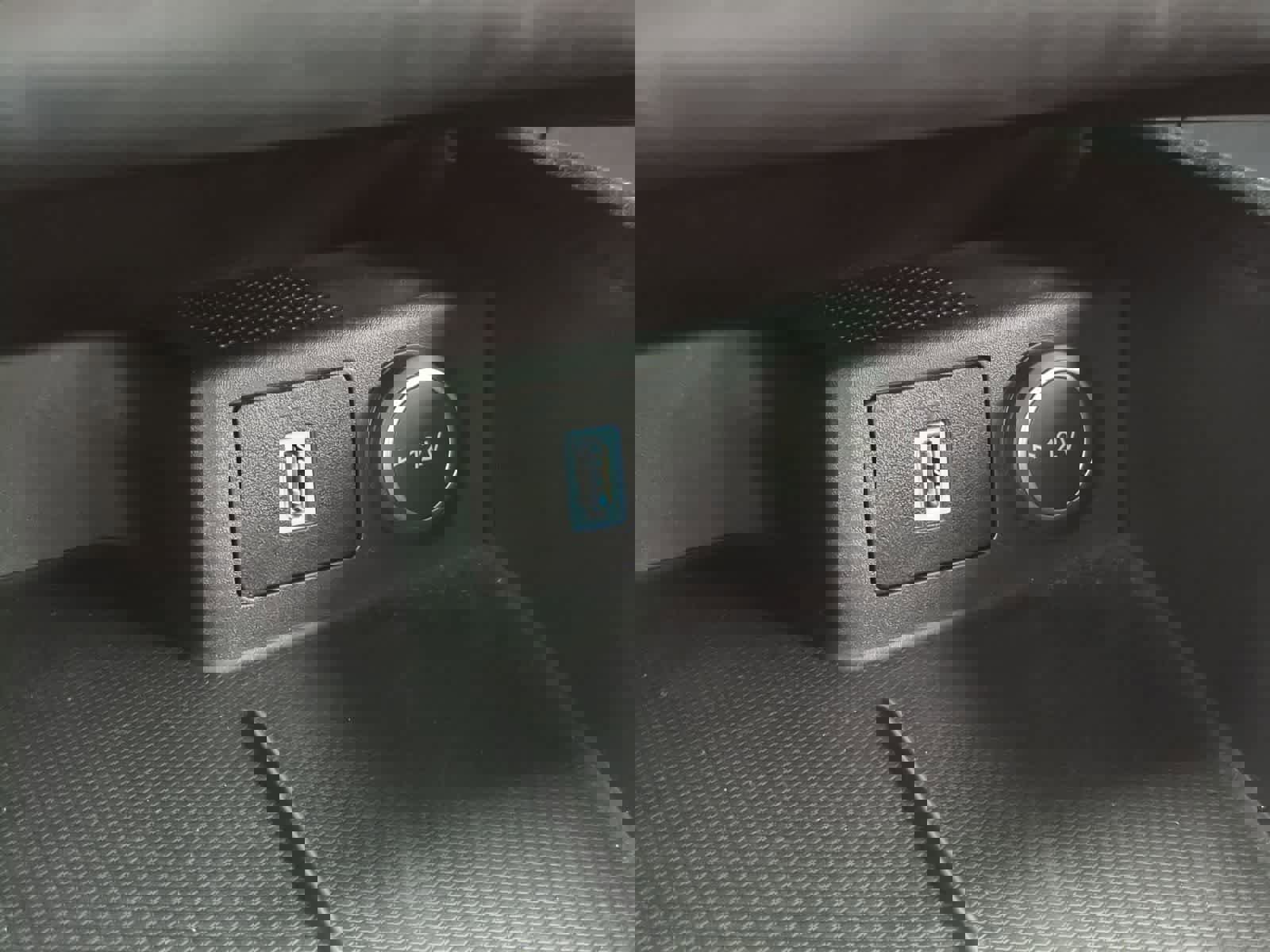 Used 2020 Ford Escape SE image 29