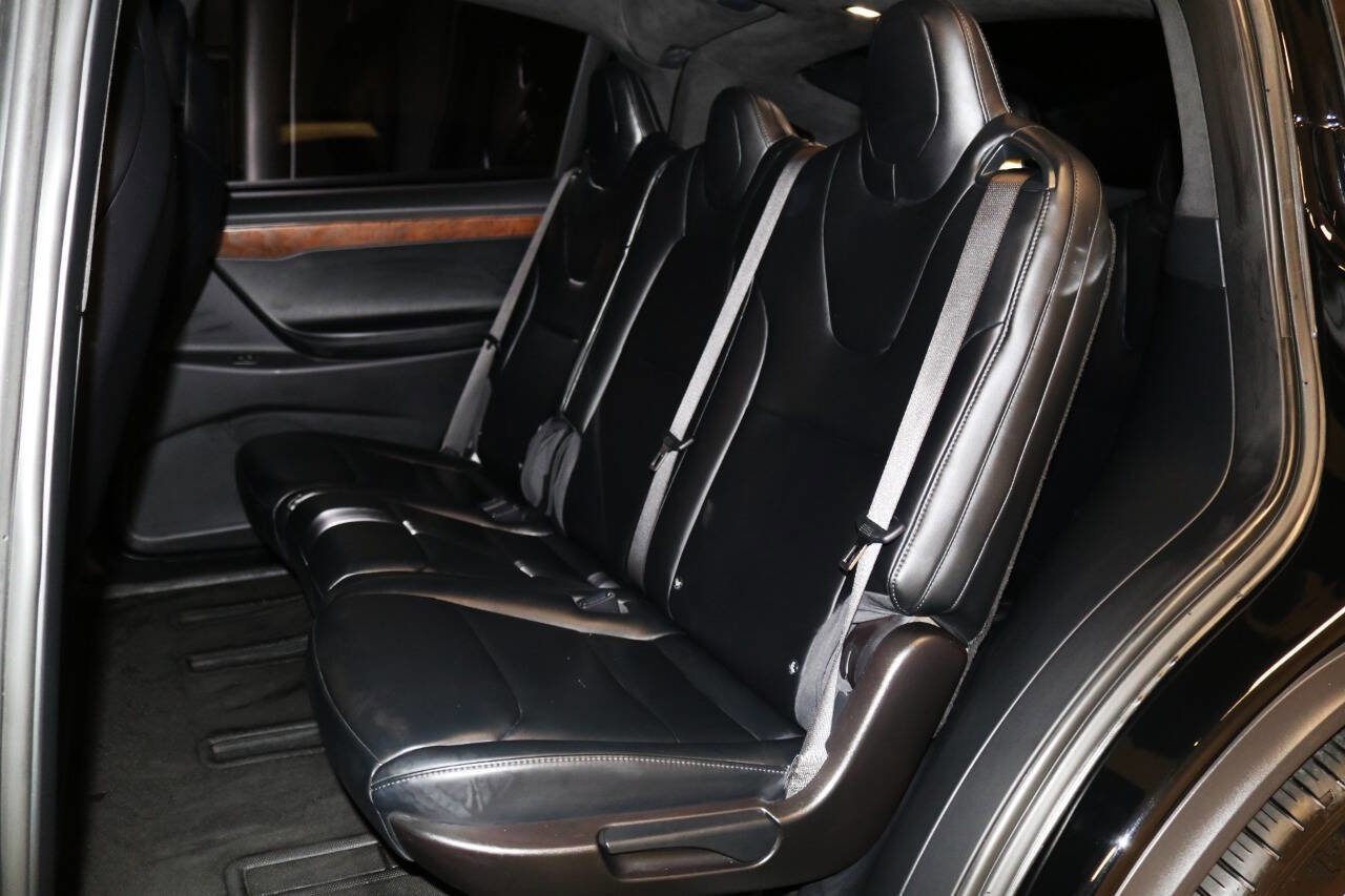 Used 2020 Tesla Model X image 87