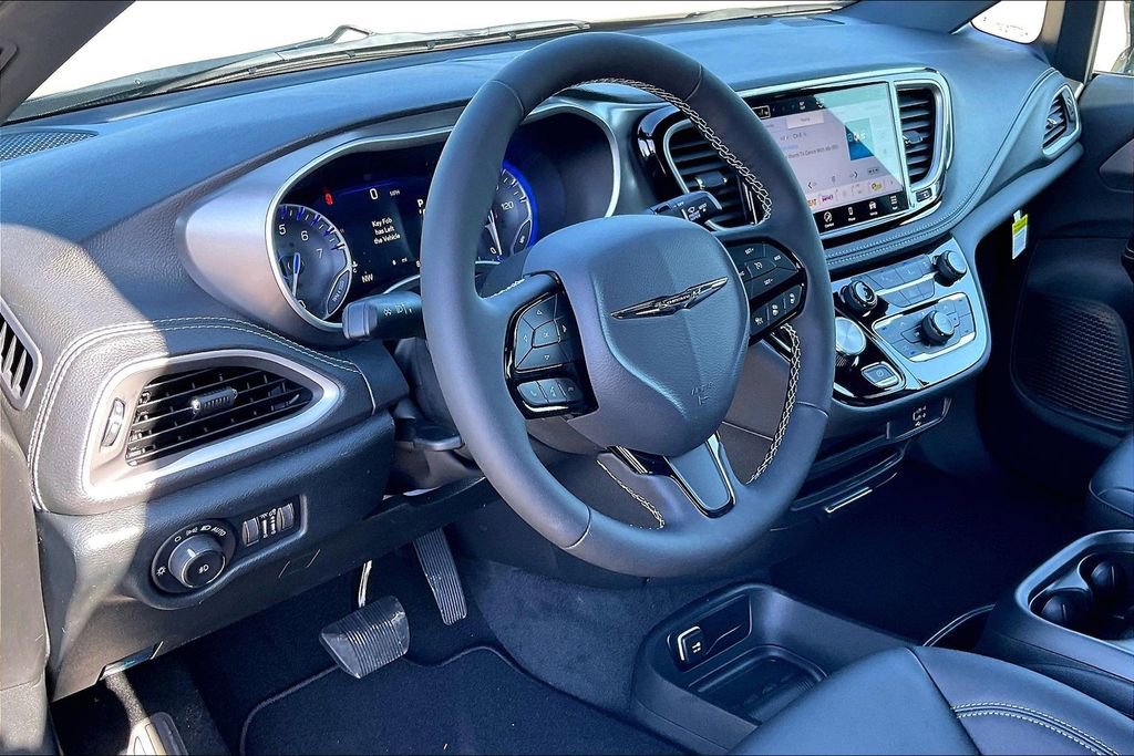 New 2026 Chrysler Pacifica Select FWD image 6