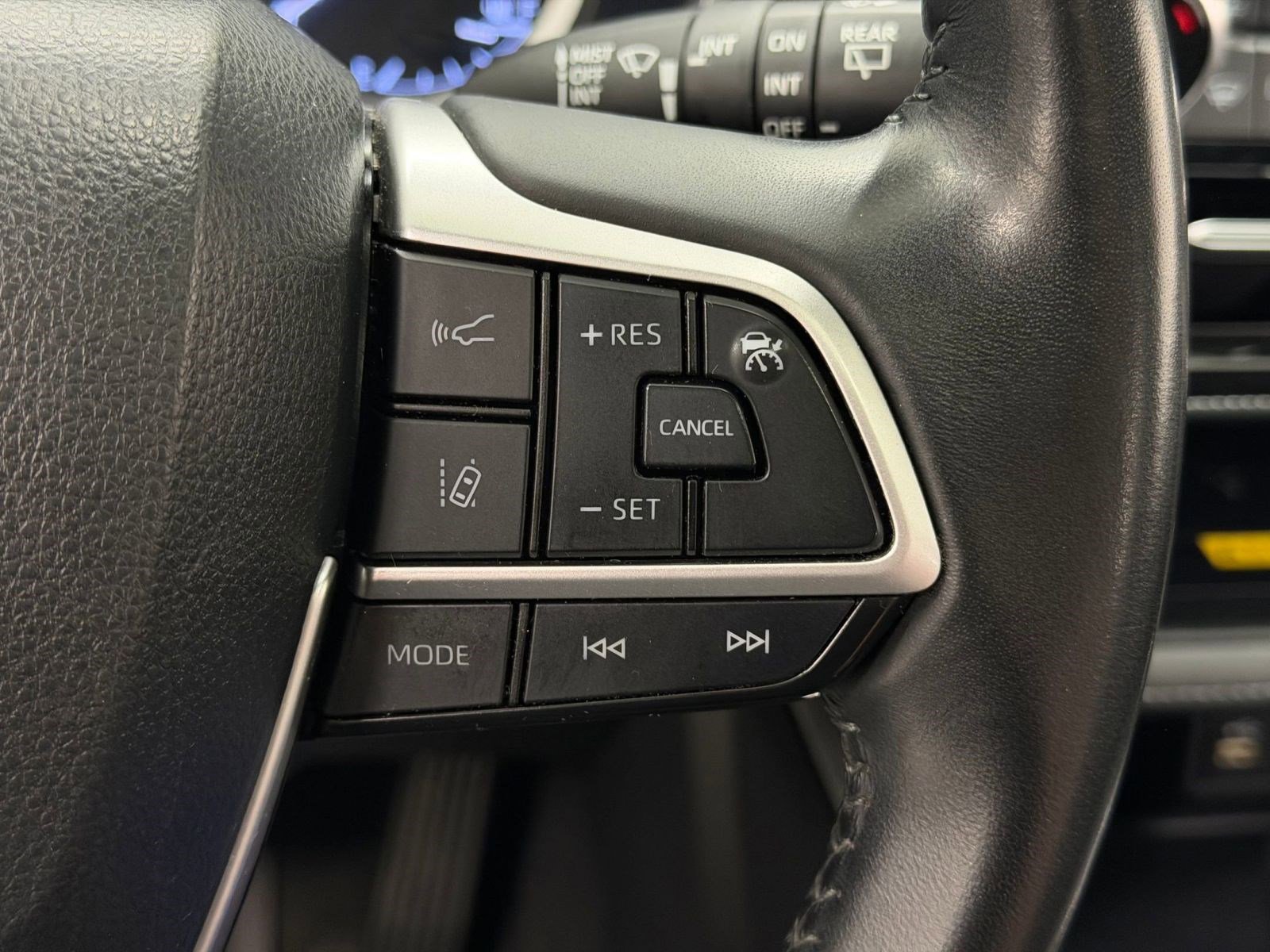 Used 2023 Toyota Highlander XSE image 27