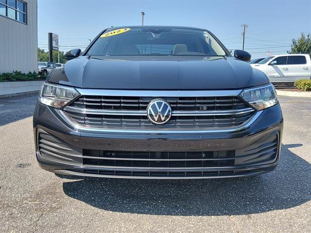 Used 2023 Volkswagen Jetta SE FWD image 8