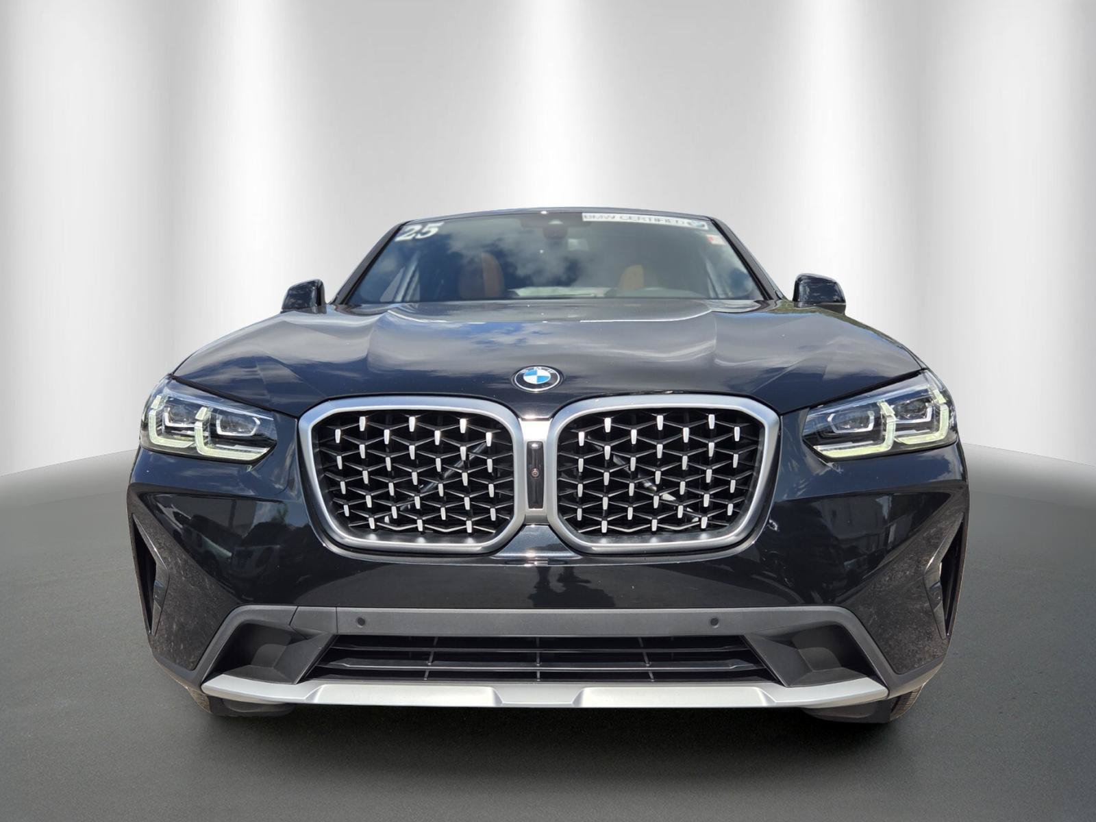 Certified 2025 BMW X4 xDrive30i AWD/4WD image 2