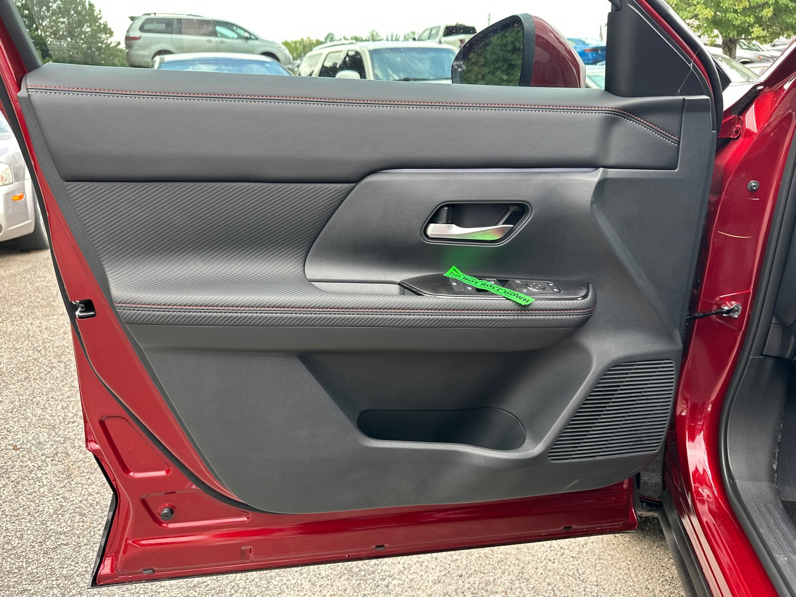 New 2025 Nissan Kicks SR image 10