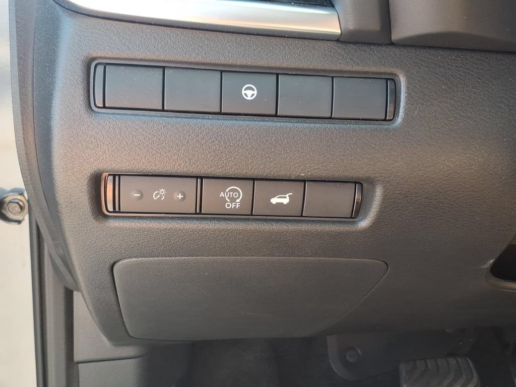 Used 2023 Nissan Rogue SL w/ SL Premium Package FWD image 18