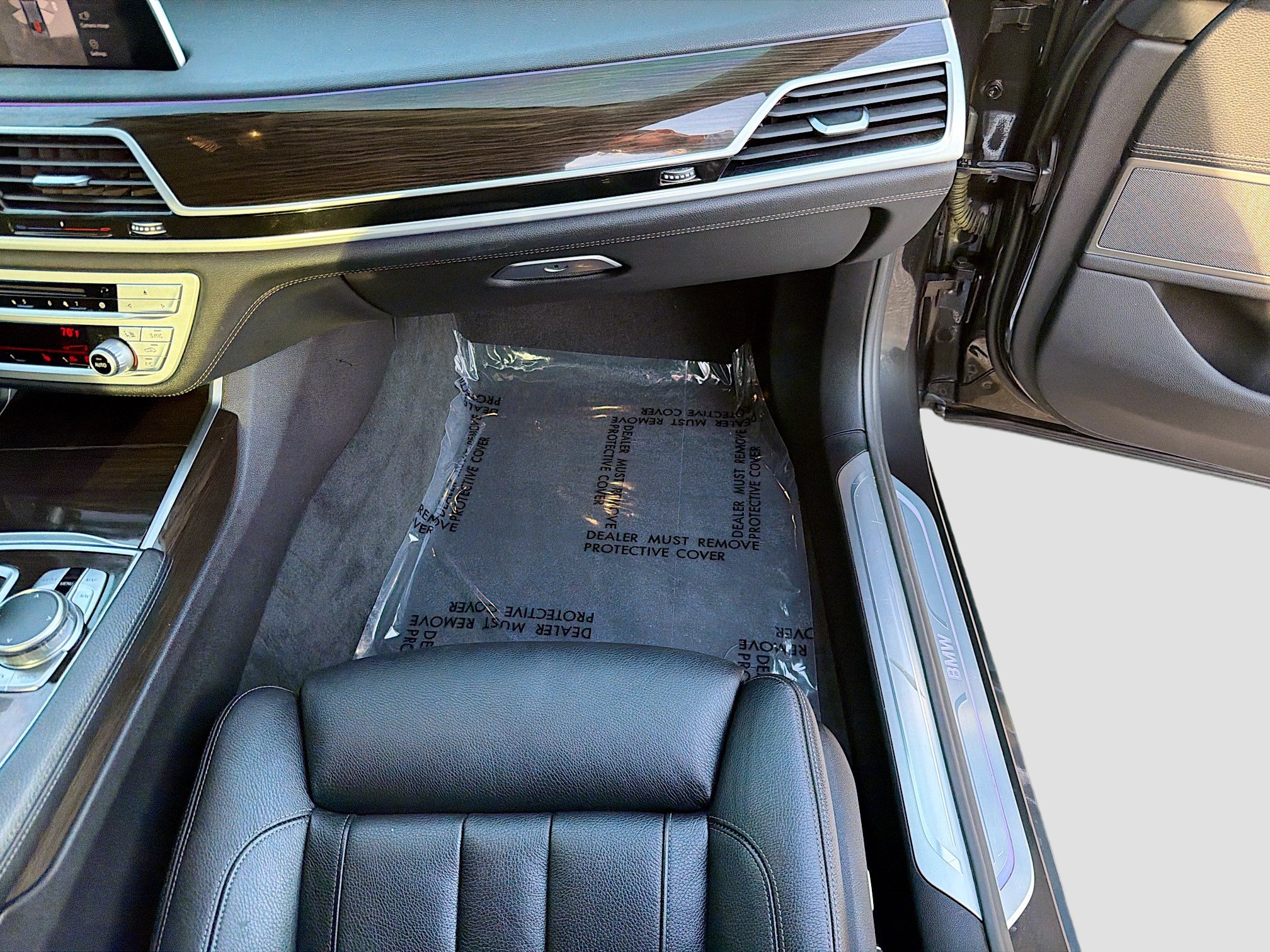 Used 2020 BMW 740i w/ Cold Weather Package RWD image 18