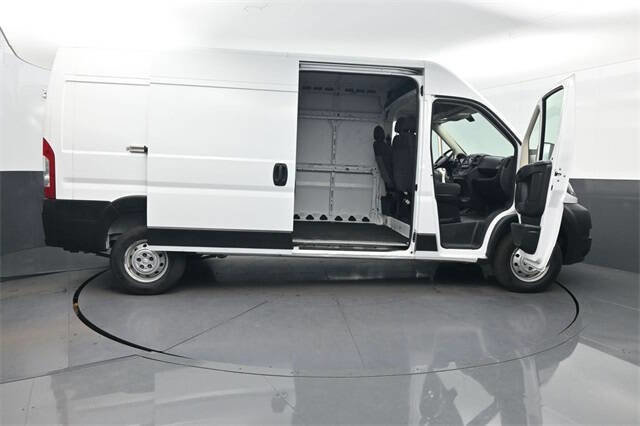Used 2016 RAM ProMaster 2500 w/ Interior Convenience Group image 27