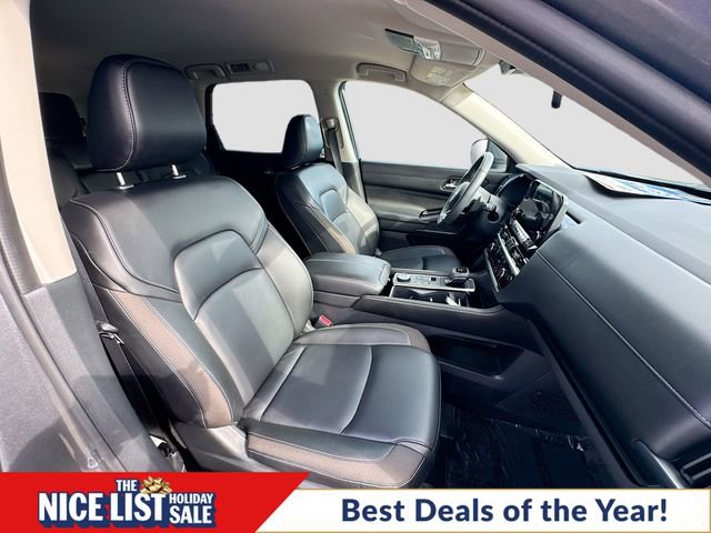 Used 2024 Nissan Pathfinder SL w/ Black Appearance Package image 29