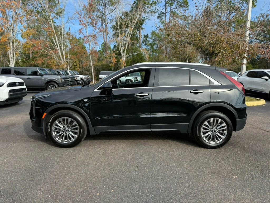 Used 2025 Cadillac XT4 Premium Luxury image 2