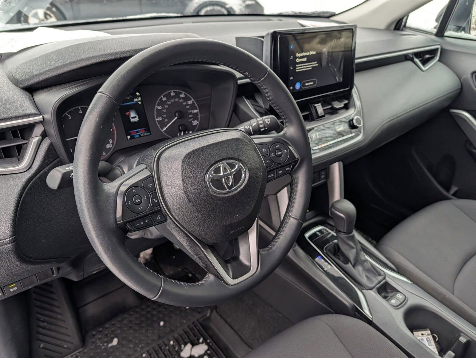 Used 2025 Toyota Corolla Cross LE image 22