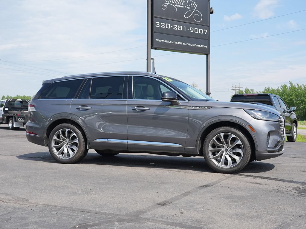 Used 2025 Lincoln Aviator Reserve w/ Illumination Package AWD/4WD image 2