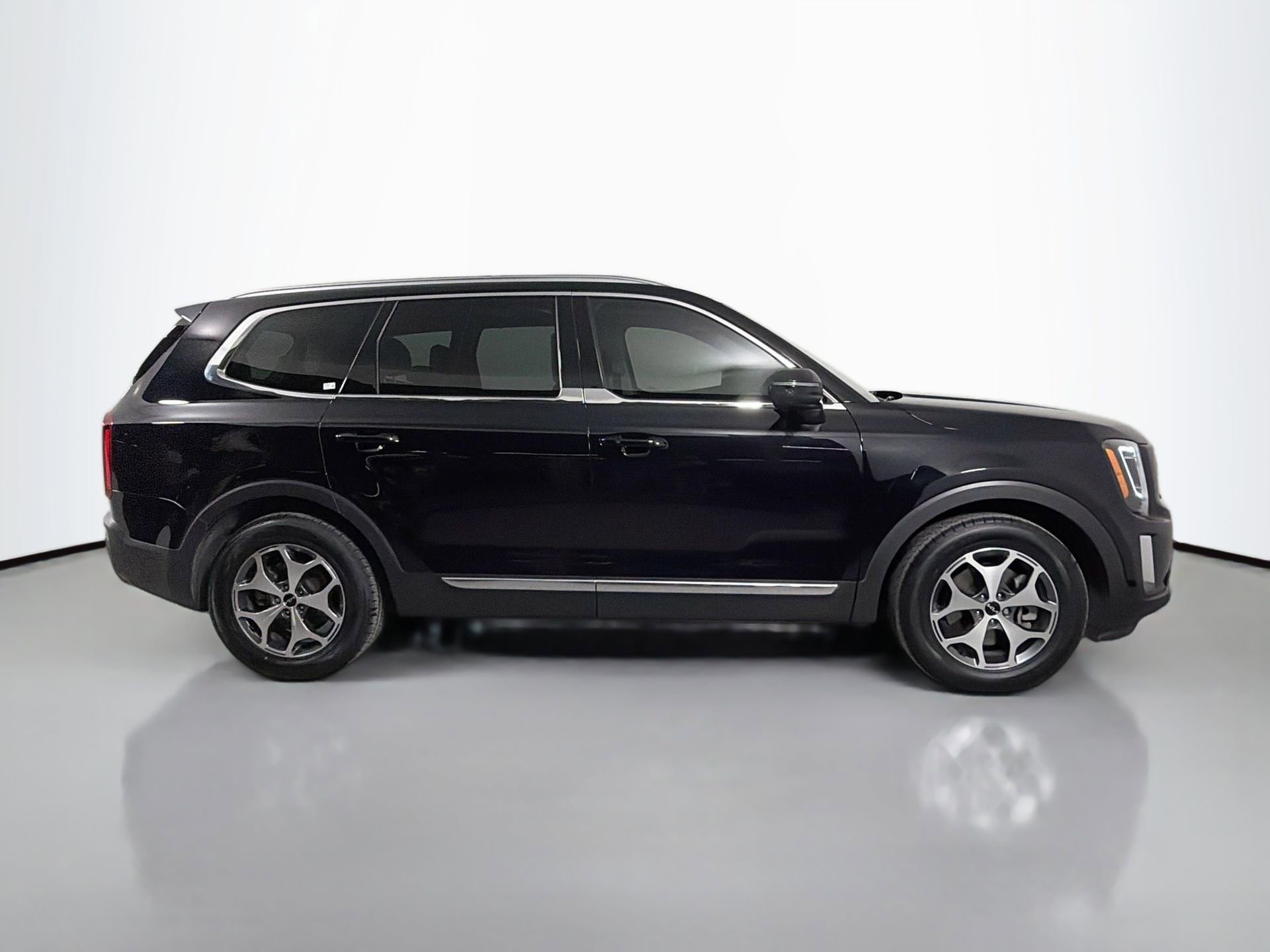 Used 2022 Kia Telluride EX w/ Towing Package FWD image 5