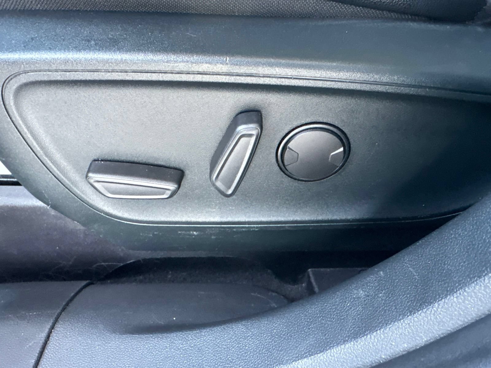 Certified 2020 Ford Escape Titanium AWD/4WD image 20