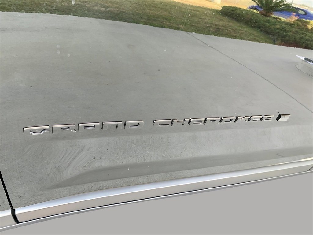 New 2025 Jeep Grand Cherokee Limited w/ Trailer Tow Package image 10