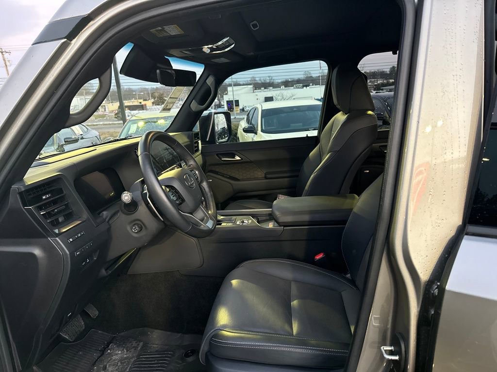 Used 2024 Lexus GX 550 w/ Accessory Package (2T) AWD/4WD image 9