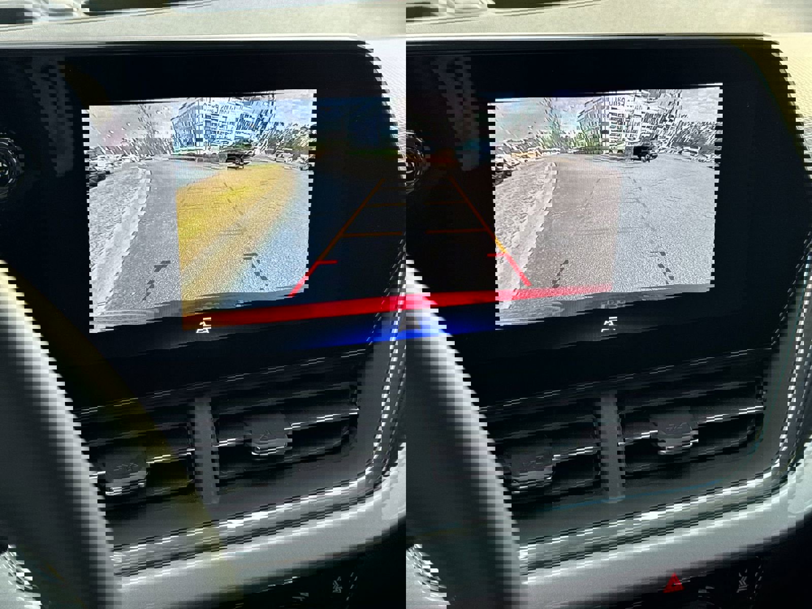 Used 2025 Chevrolet Trax LT w/ LT Convenience Package image 25