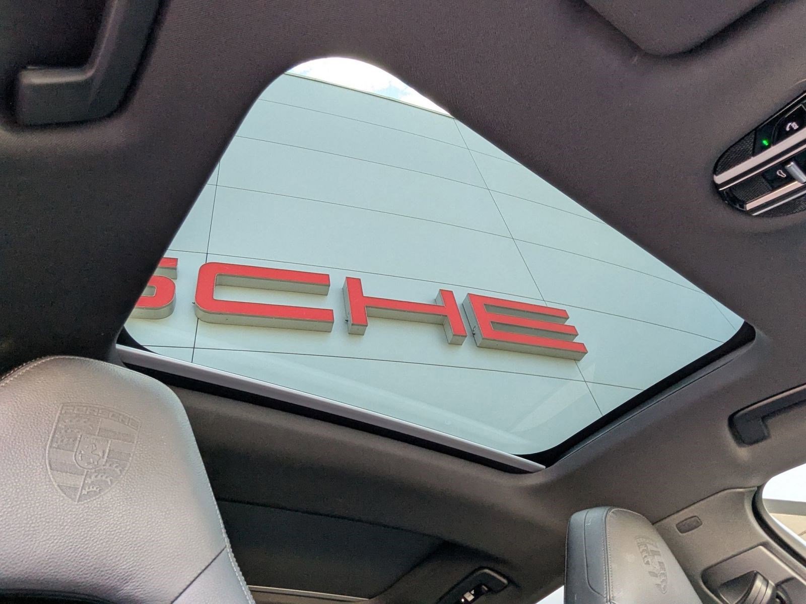 Certified 2022 Porsche Panamera Platinum Edition image 27