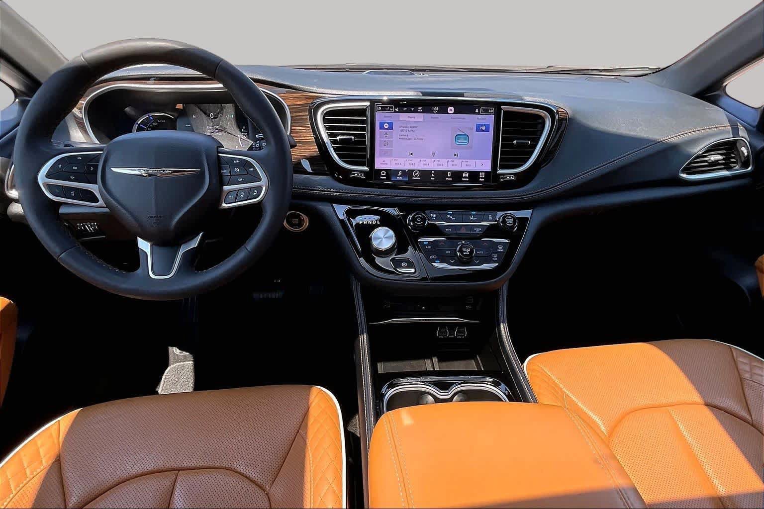 Used 2023 Chrysler Pacifica Pinnacle FWD image 15