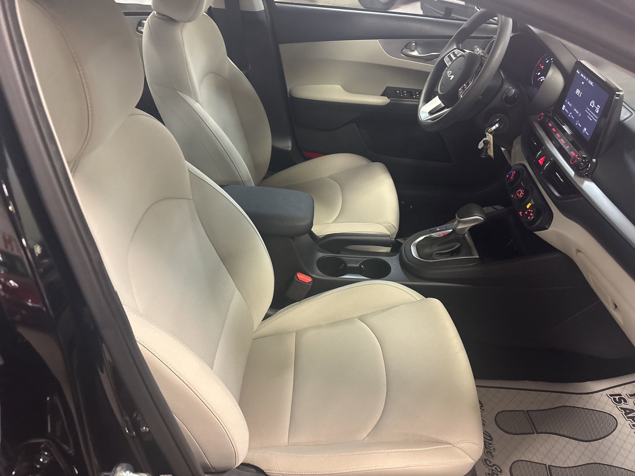 Used 2023 Kia Forte LXS w/ LXS Technology Package image 17