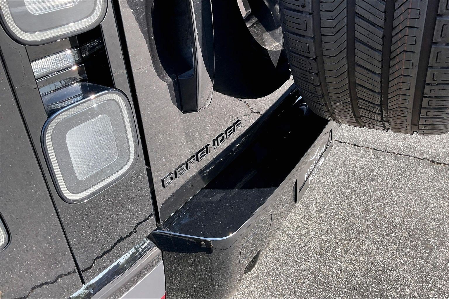 New 2026 Land Rover Defender 110 S AWD/4WD image 9