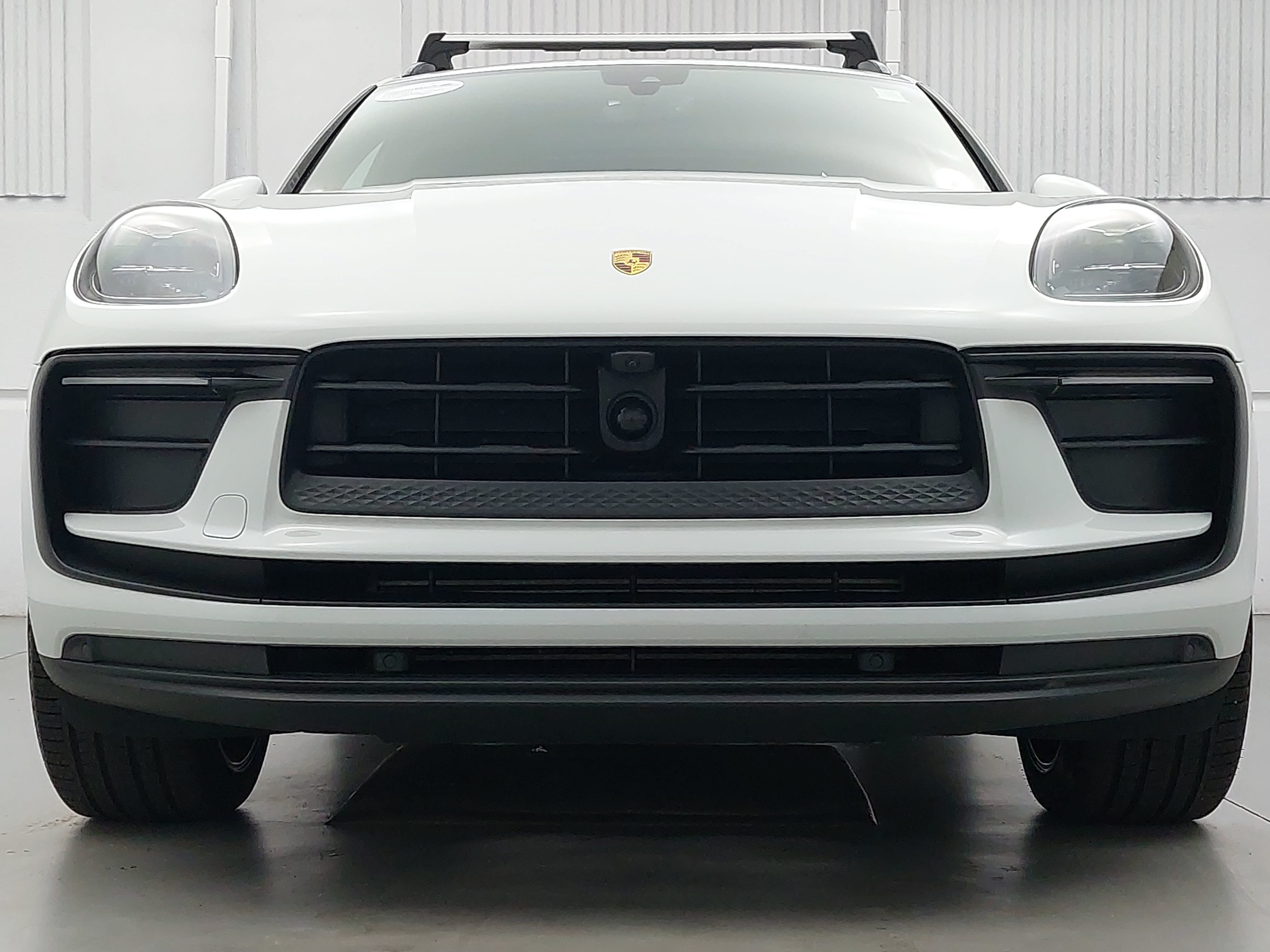 Certified 2025 Porsche Macan AWD/4WD image 10