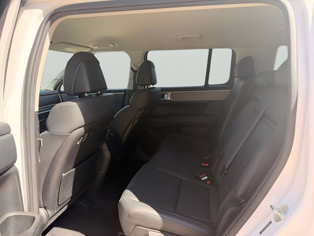 Used 2025 Hyundai Santa Fe SEL FWD image 9