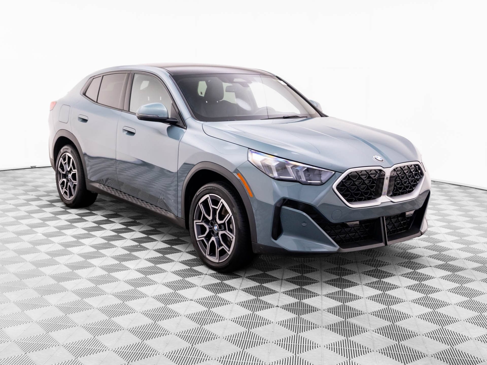 Certified 2025 BMW X2 xDrive28i AWD/4WD image 7