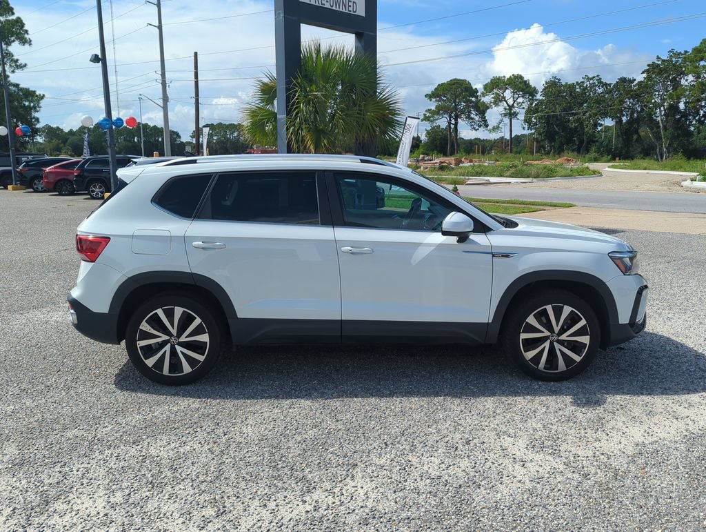 Certified 2023 Volkswagen Taos SE w/ Panoramic Sunroof Package FWD image 8