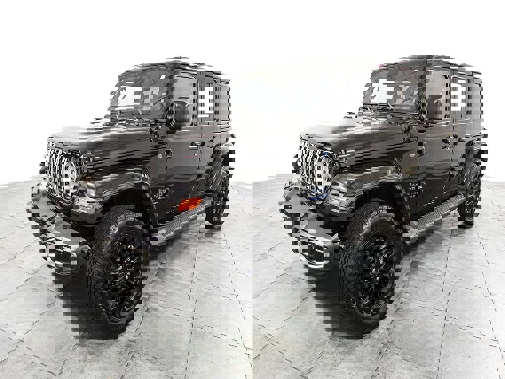 Used 2025 Jeep Wrangler Unlimited Sahara image 3